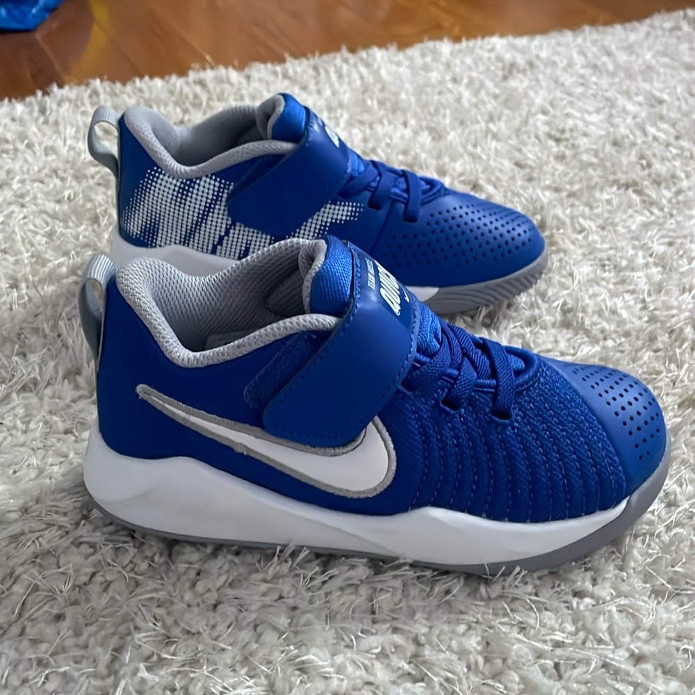 Brand New Nike Team Hustle Quick size 12C.